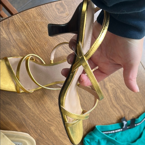 Madewell Gold Strappy Sandals Elegant Design - Picture 3 of 5